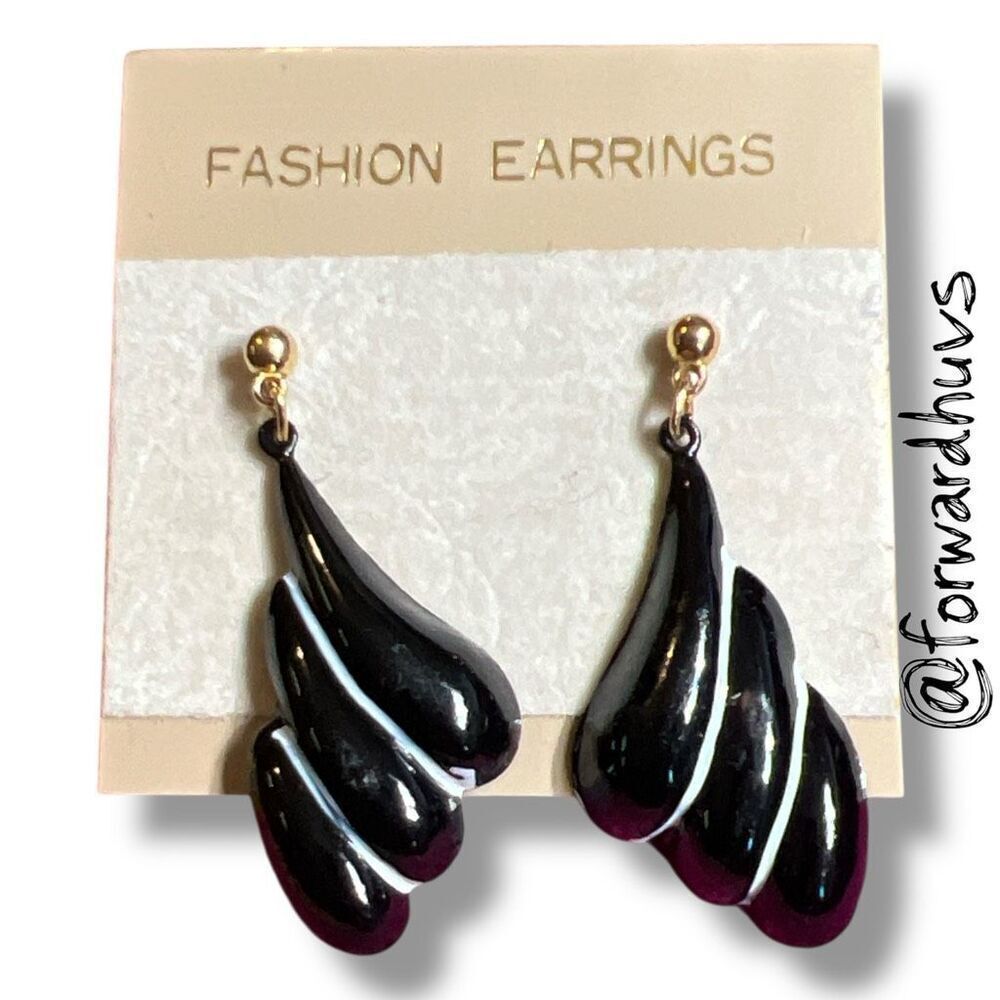 Bundle Sale 3 for $15 | Vintage Fashion Earrings – Black & White Abstract Teardr
